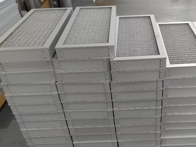 机舱罩散热过滤器与金属网过滤器：工业设备散热防护的重要应用方案